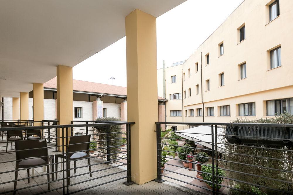 B&B Hotel Roma Tuscolana San Giovanni Esterno foto