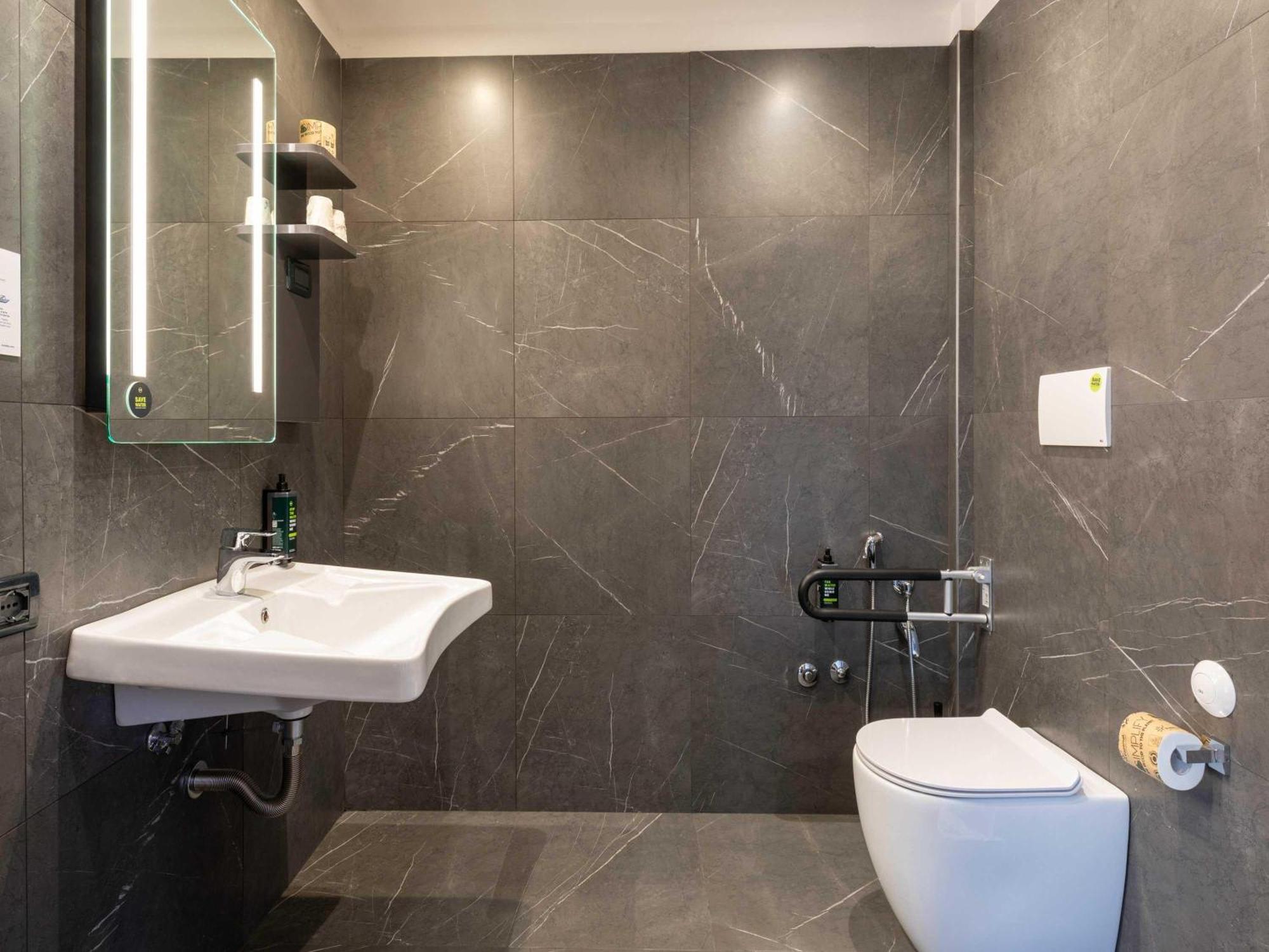 B&B Hotel Roma Tuscolana San Giovanni Esterno foto