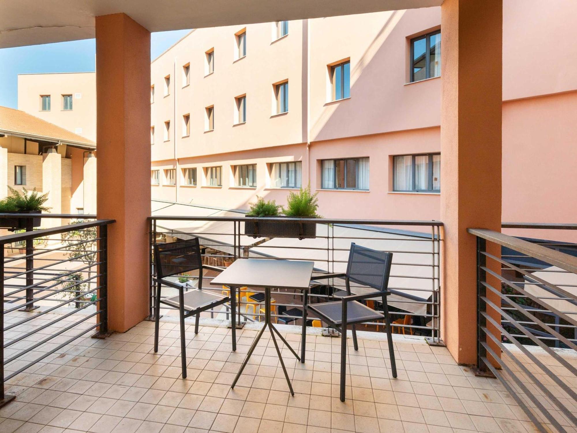 B&B Hotel Roma Tuscolana San Giovanni Esterno foto