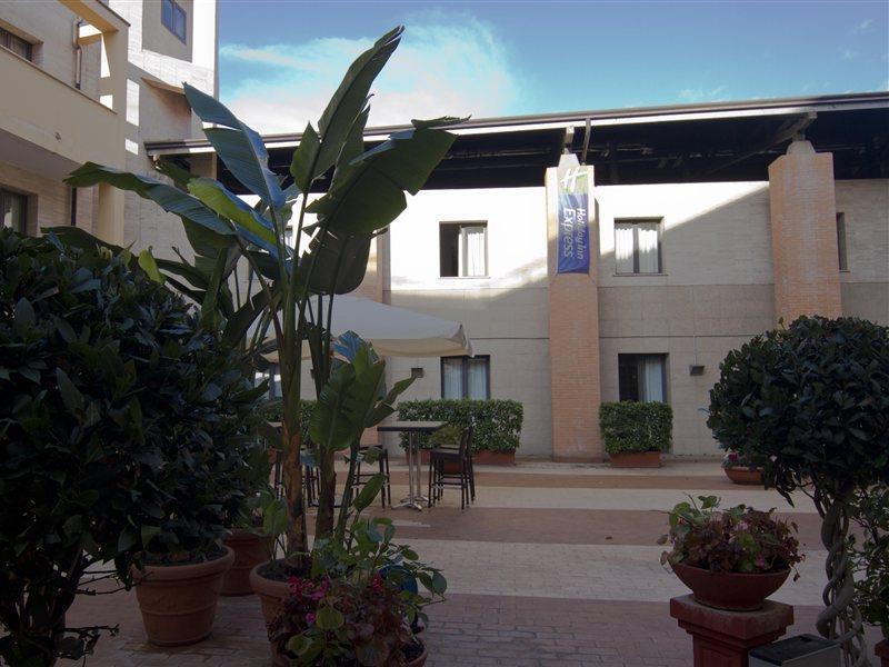 B&B Hotel Roma Tuscolana San Giovanni Esterno foto