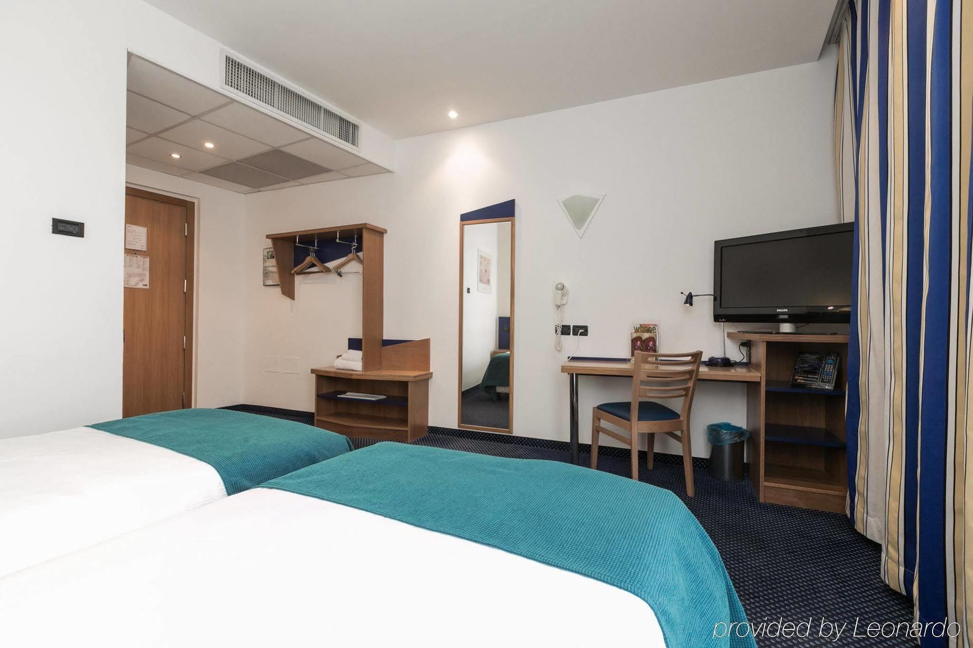 B&B Hotel Roma Tuscolana San Giovanni Esterno foto